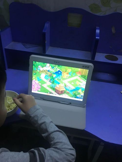 電子產品進課堂 賦能教學多樣性，而非加重家庭負擔